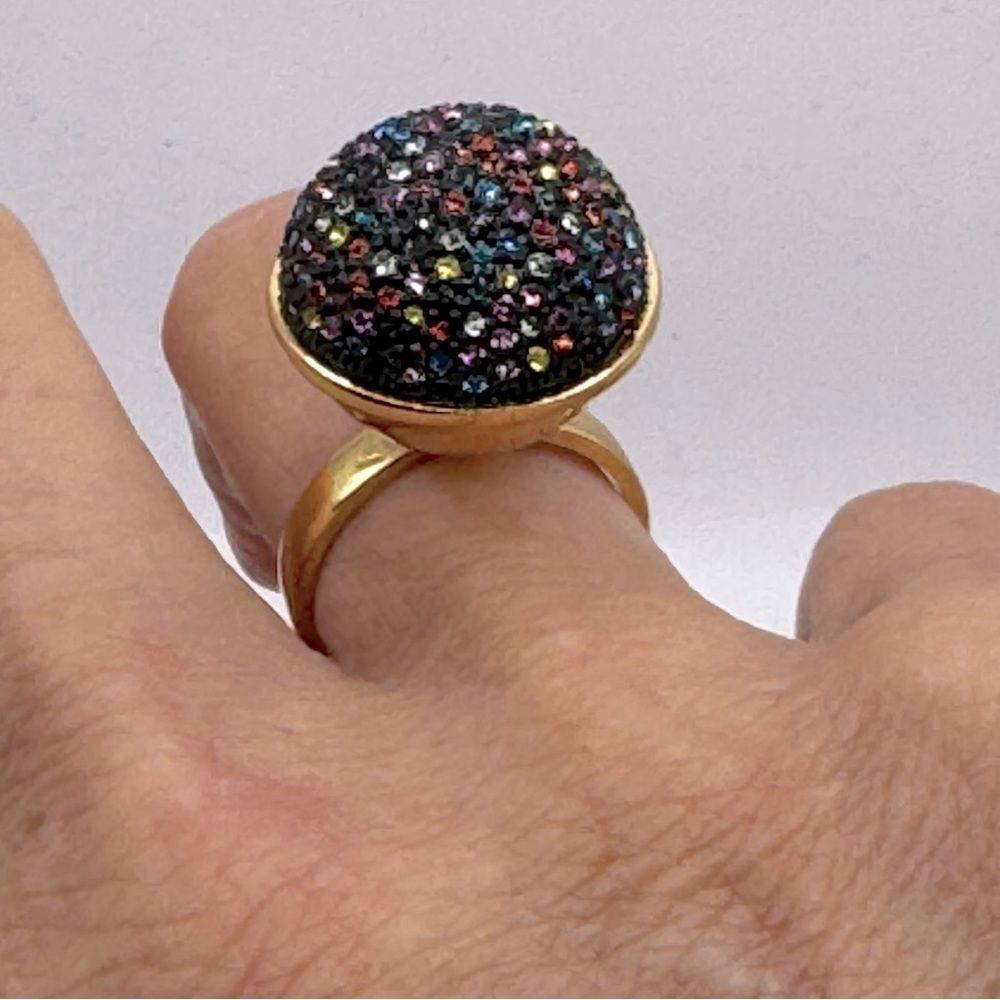 SPARKLING TRINA TURK COCKTAIL RING WITH SWAROVSKI CRYSTALS SIZE 6.75 SHOWSTOPPER - Picture 2 of 6
